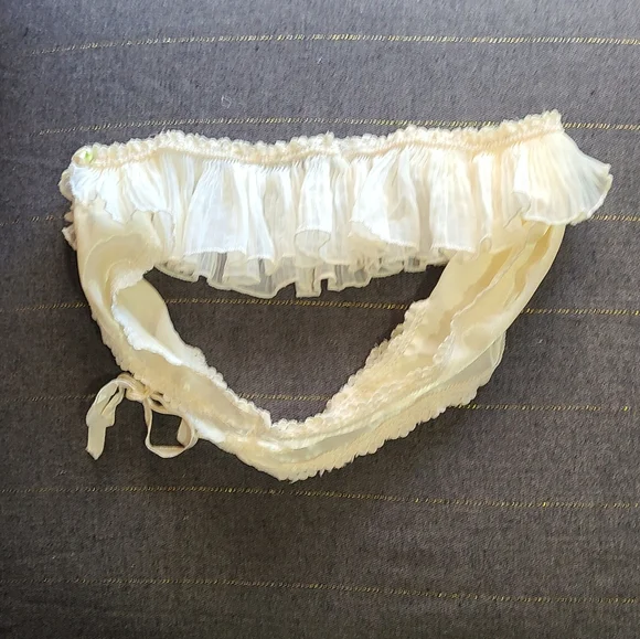 VTG Women's Crotchless Panties Cream Colored Lace + Silk Feeling Sz OSFA - Picture 6 of 9